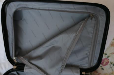 Skořepinový kufr na kolečkách - palubní, 