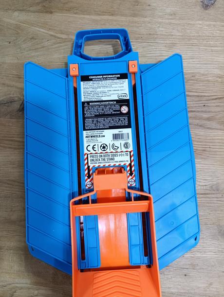 Sada aut v boxu hot wheels,