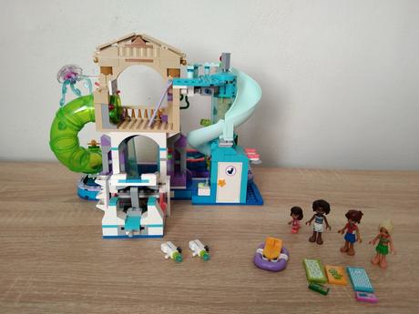 Lego friends 42630 aquapark v městečku heartlake,