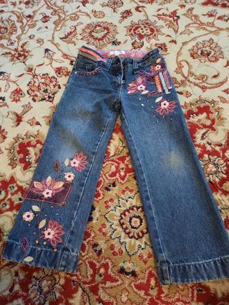 Džíny s květinami, 104