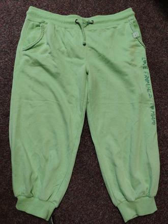 Tříčtvrteční kalhoty, l