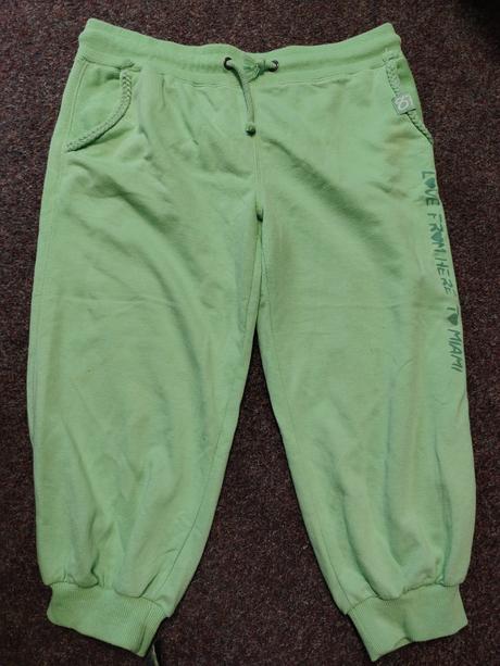 Tříčtvrteční kalhoty, l