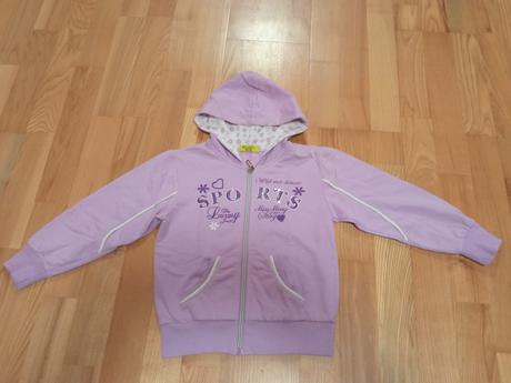 Fialková mikinka, 104