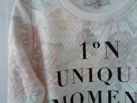 Bílá květovaná mikina mikinka, clockhouse,s