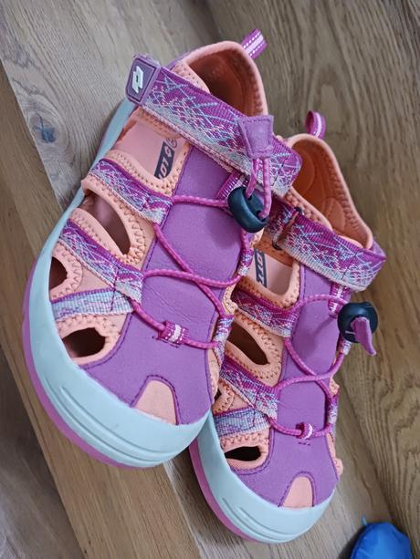 Sandálky č.33, lotto,33