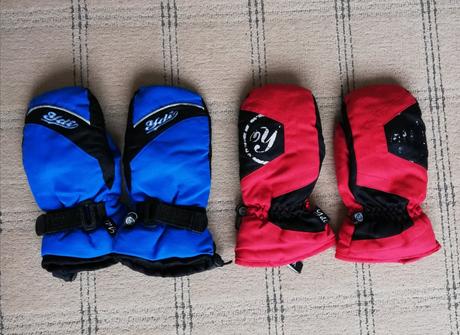 Zimní rukavice červené a modré, 140