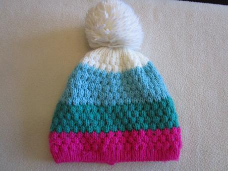 Teplá barevná čepička s bambulí, flaušová podšívka, 146