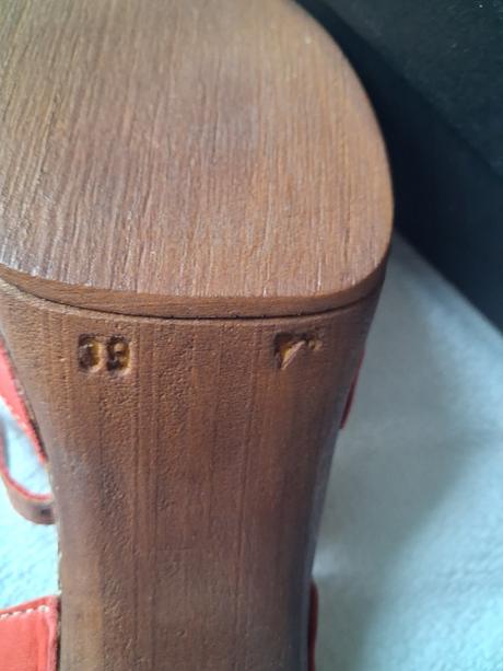 Hezké červené botičky, 39