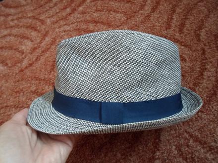 Modrý klobouk, c&a,128