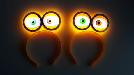 Blikající a svítící mimoňské oči-čelenka., 