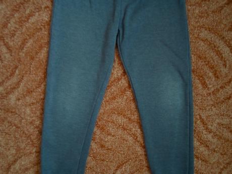 Modré tepláky, 128