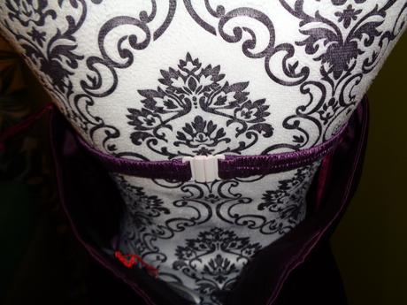 Nádherné tmavě vínové šaty, 42