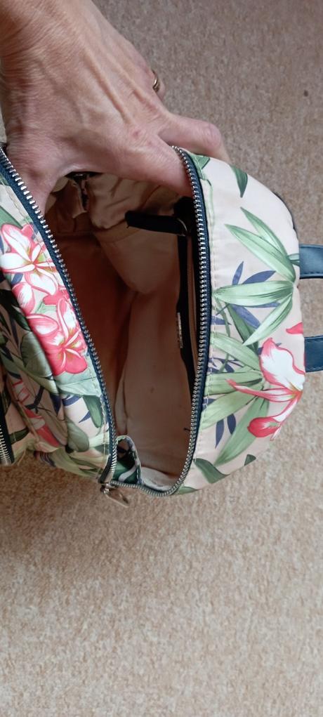 Batůžek zn."carpisa", carpisa