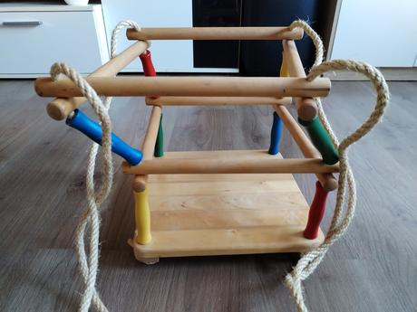 Celodřevěná dětská houpačka, 