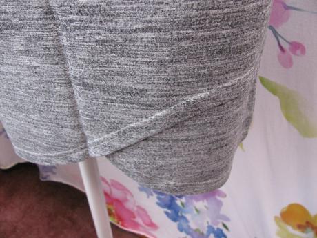 Dámská pouzdrová pružná minisukně, šedá se střikem, esmara,36