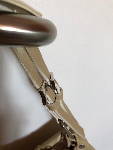 Nenosena  sirka 34 cm  vyska stredem 15 cm  hloubk, mango