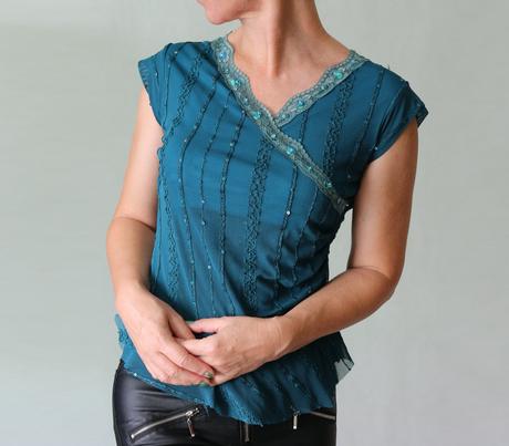 Společenský krajkový top s flitry vel. s, s