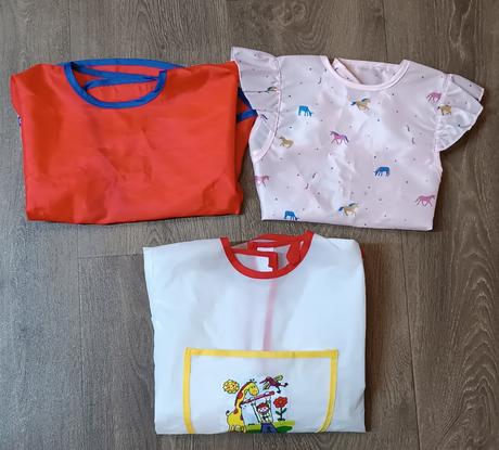 3x zástěrky/bryndáky na výtvarku, 2-6 let, 