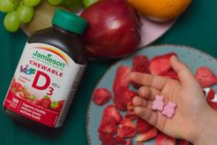 JAMIESON vitamín D3 KIDS 400 IU tablety na cucání s příchutí jahody pro děti 100 TBL.