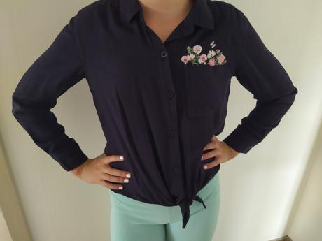 Černé košile s květy, 140