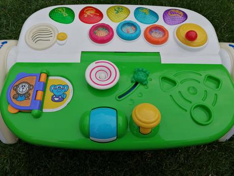 Hrající stoleček,