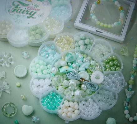 Sada plastových korálků v boxu, 