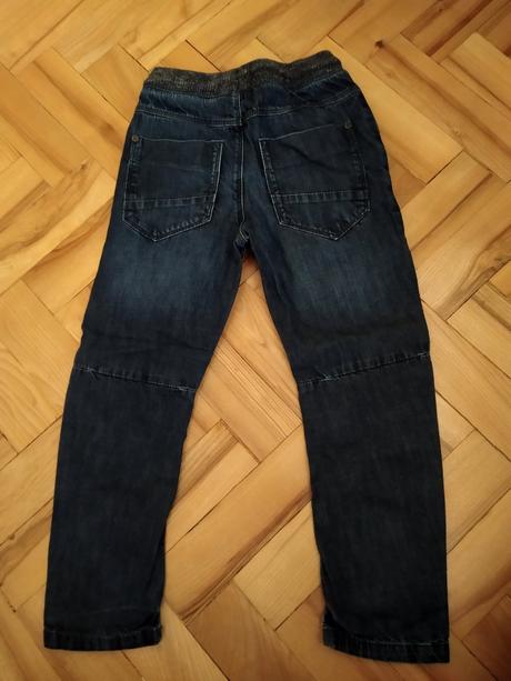 Tmavěmodré rifle, next,122