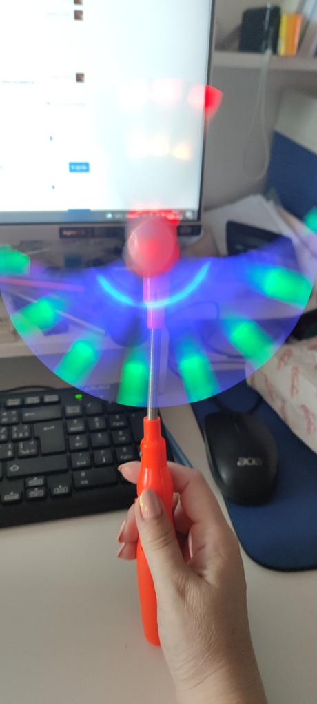 Blikací hrací 3 ks neon větrník tužka,