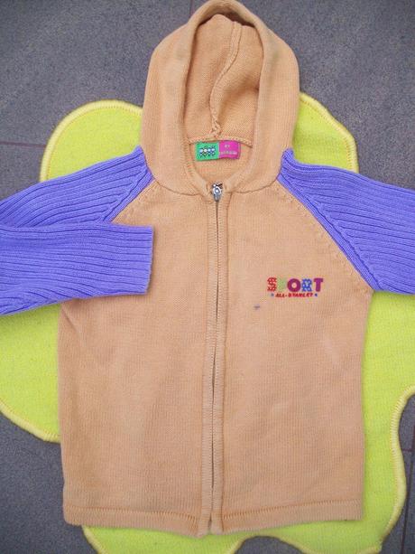 Svetr s kapucí, 134