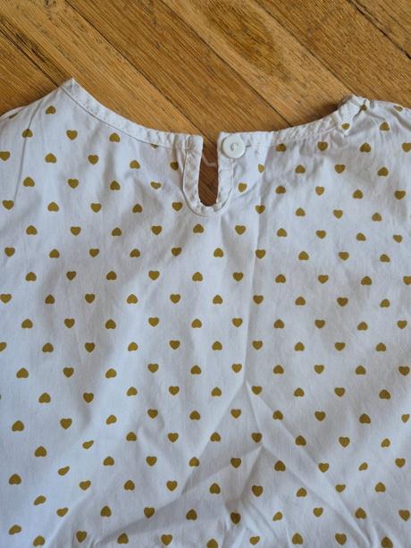 Srdíčkové šaty, 122