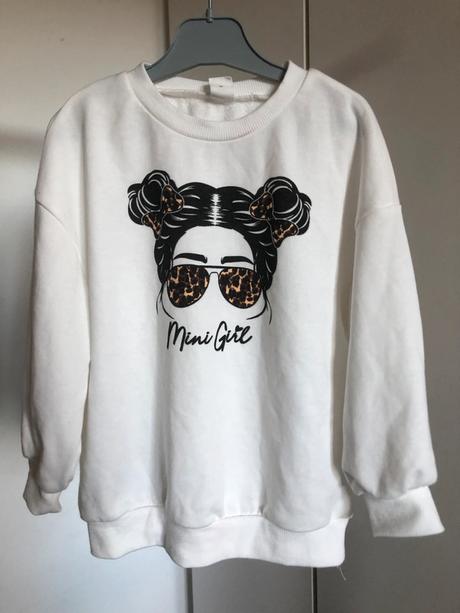 Bílá mikina s obličejem, 110