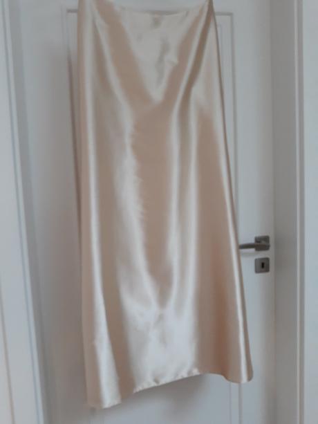 Společenské šaty, 42