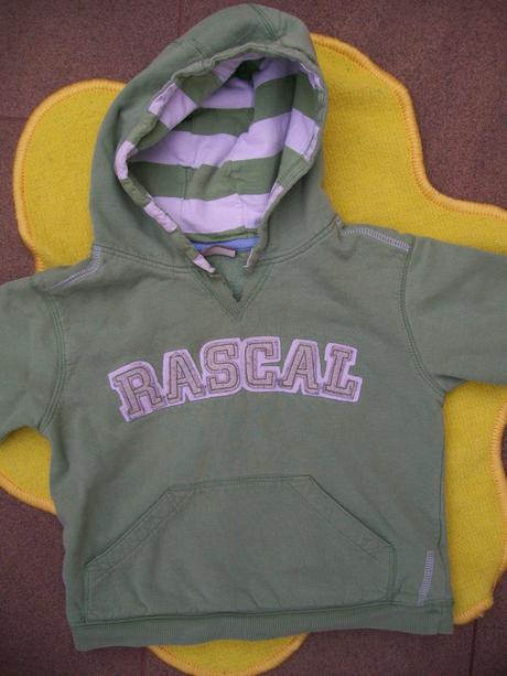 Mikina s kapucí, 104