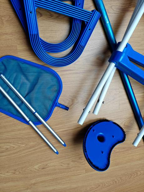 Schůdky, vysavač, chemie na bazén a jiné, 