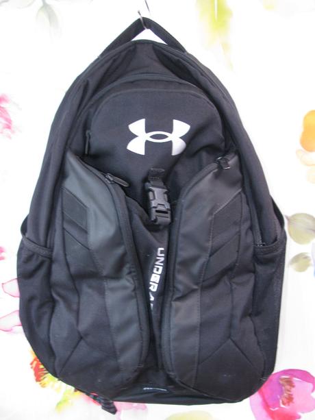 Sportovní černý batoh under armour,