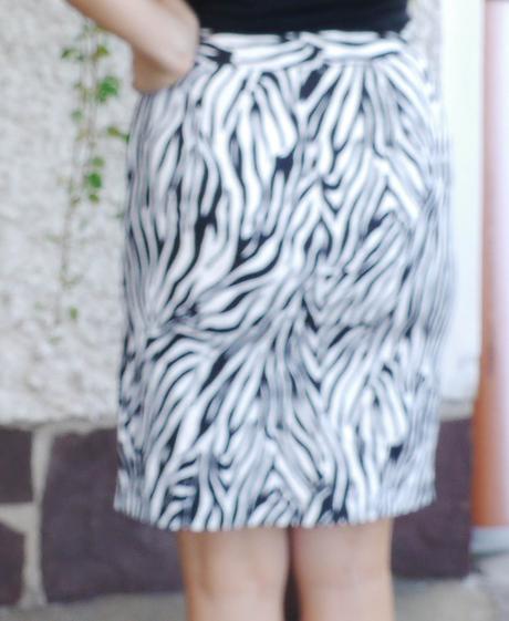 Zebra - uzka kratka sukne, 34