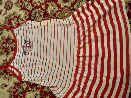 Pruhované šaty s kotvou, 122