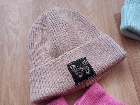 05 - set čepic a rukavic - velikost na cca 8 - 12, 