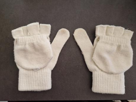 Dívčí rukavice, 146
