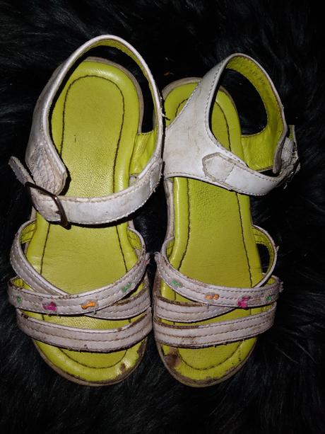 Dívčí sandále květy vel. 28, vnit.stélka 17.5 cm, 28