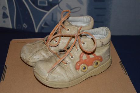 Béžové kotníčkové boty s autíčkem, zn. jd mod dep, 24