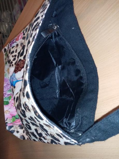 Dívčí kabelka, kik