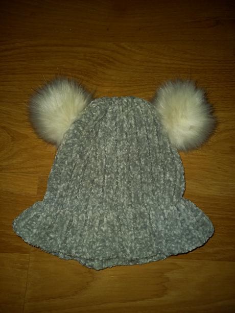 Čepice s bambulemi, c&a,134