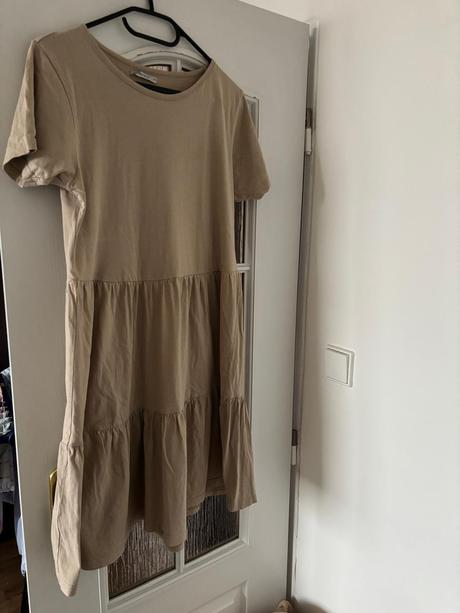 Šaty béžové, s