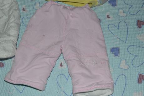 Růžové oteplené kalhoty, zdobené výšivkou, 68
