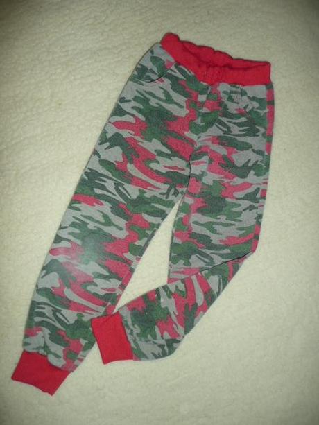 Kalhoty 3ks džíny tepláky maskáč 7/8 let hubené, 122–134