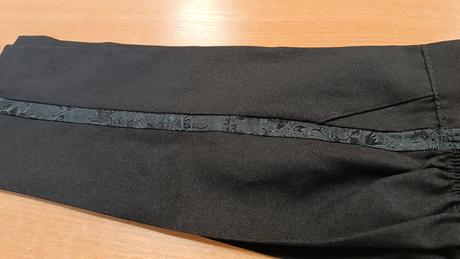 Společenské kalhoty s kšandami, 68