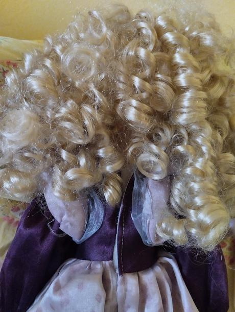 Porcelánová panenka na opravu, 