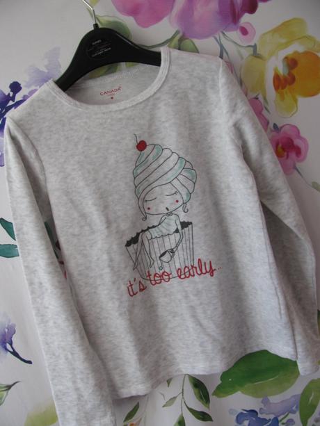 Krásná velurová světle šedá halenka s obrázkem, house,140