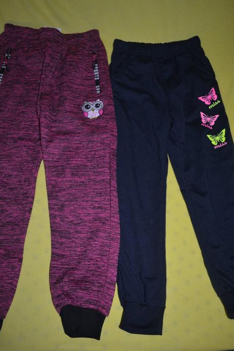 2x dívčí tepláky v 128, 128